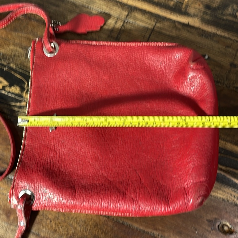 Roots pebbled leather red purse with long crossbody strap.  Made in Canada - Picture 7 of 17